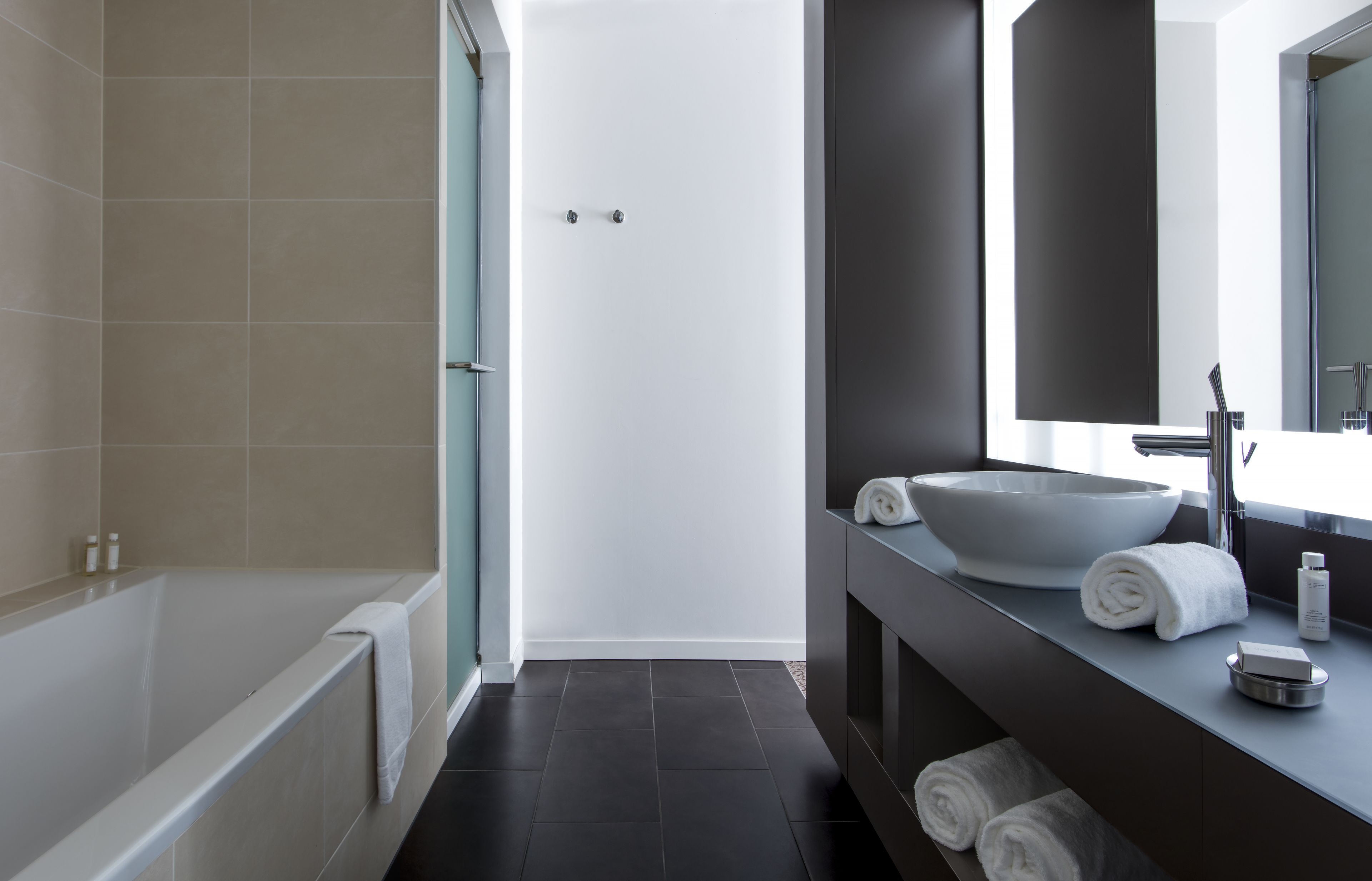 junior suite, terrace | bathroom | free toiletries, hair dryer, towels
