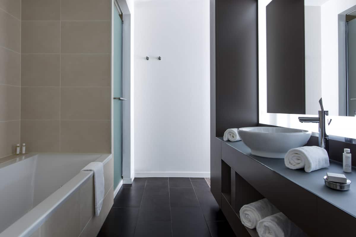 junior suite, terrace | bathroom | free toiletries, hair dryer, towels