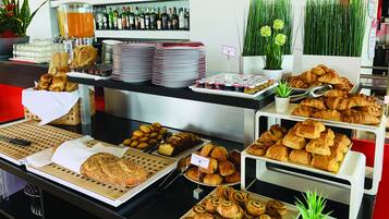 Café da manhã com buffet diário (CHF 25 por pessoa)