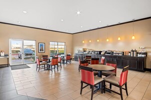 Café da manhã com buffet grátis todos os dias