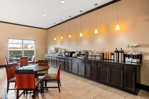Free daily buffet breakfast  - Comfort Suites Waxahachie - Dallas (Waxahachie)