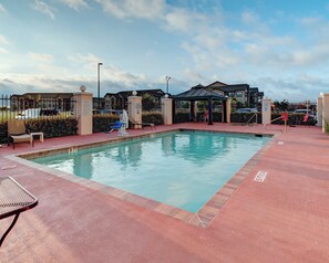 Außenpool (je nach Saison geöffnet)