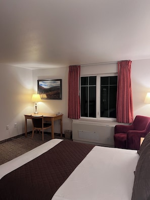 豪華套房, 1 張加大雙人床 | 書桌、遮光布/窗簾、熨斗/熨衣板、免費無線上網