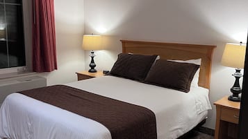 Deluxe Suite, 1 Queen Bed | Desk, blackout curtains, iron/ironing board, free WiFi