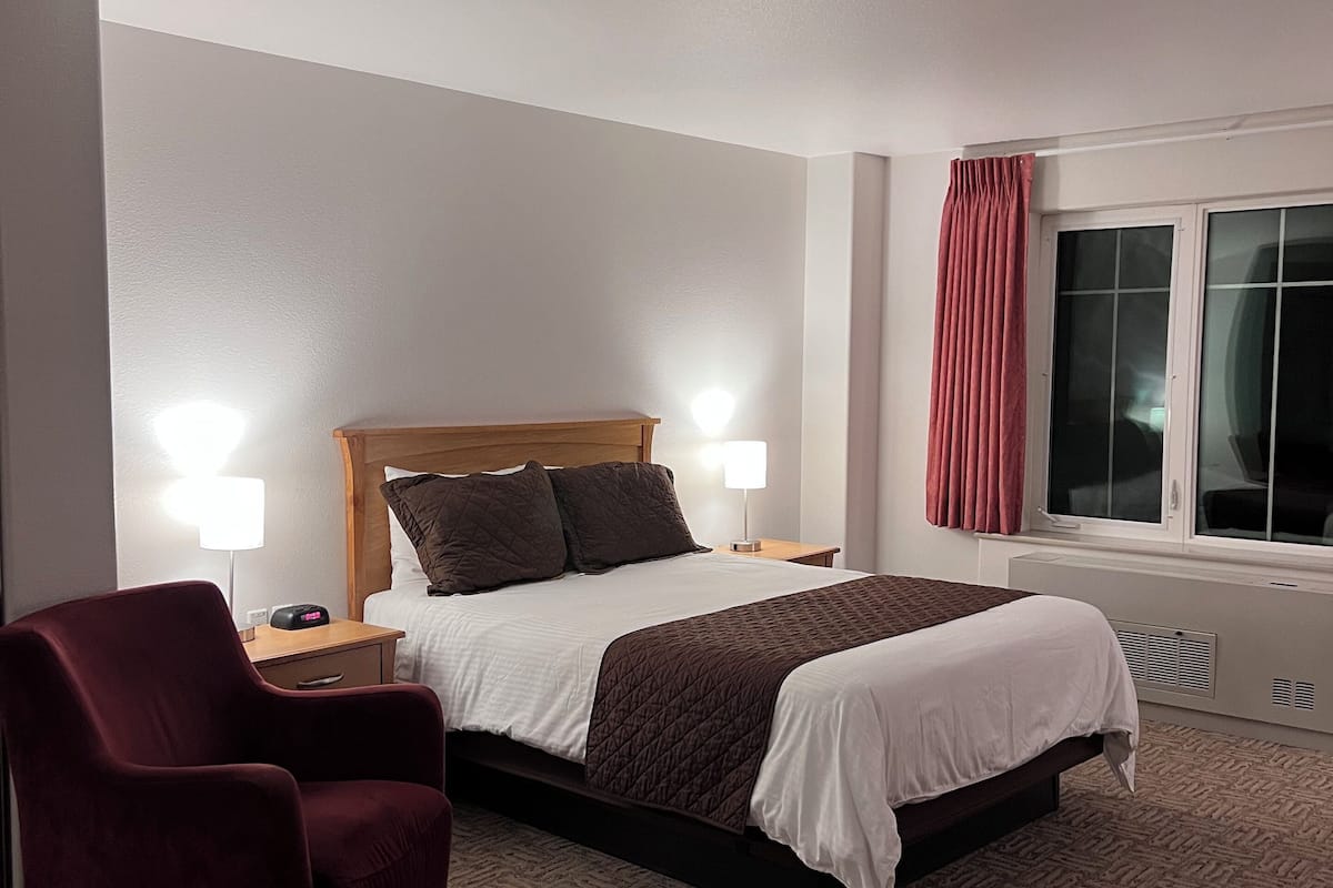Zimmer, 1 Queen-Bett, barrierefrei | Schreibtisch, Verdunkelungsvorhänge, Bügeleisen/Bügelbrett