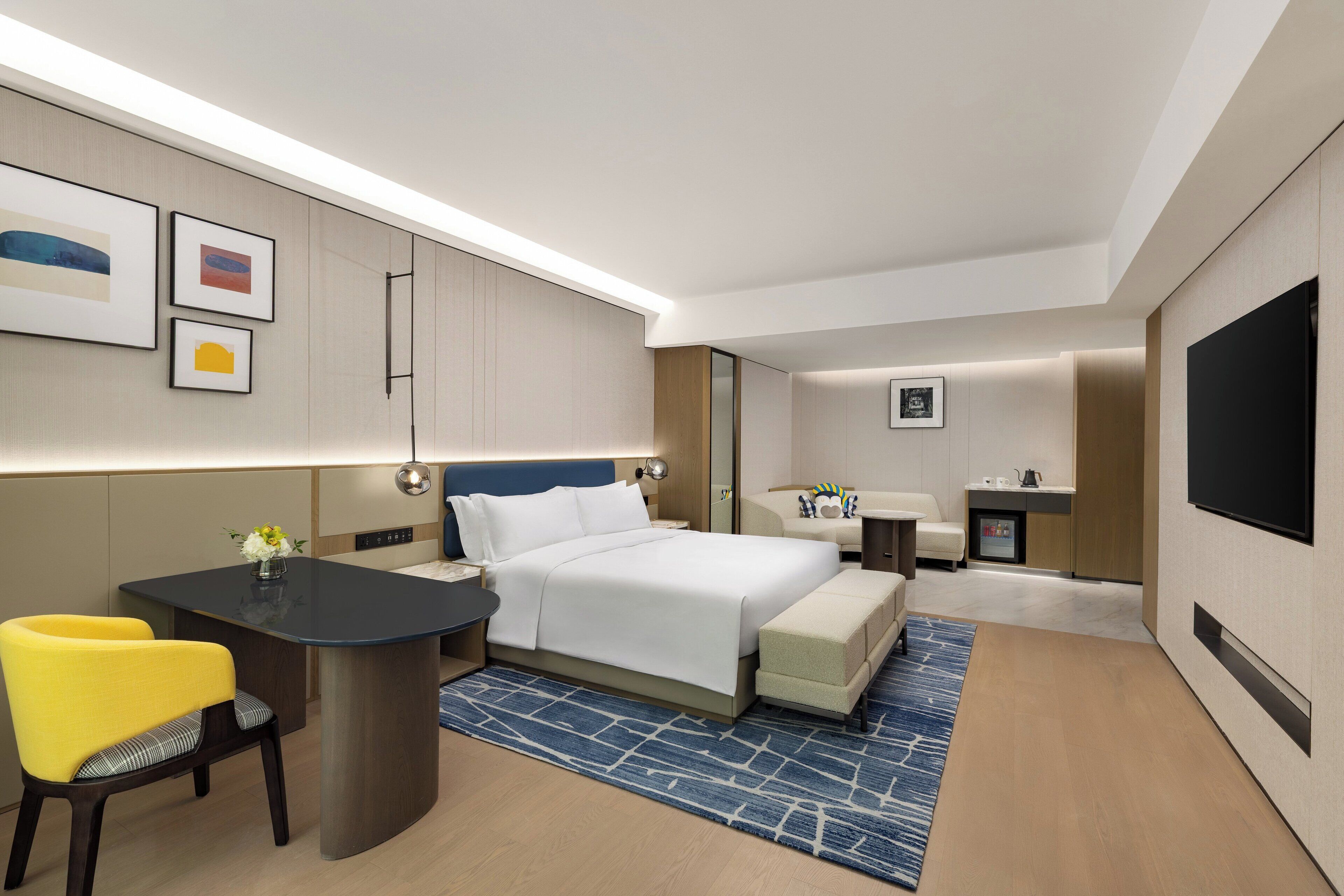 Grand Room, 1 King Bed | Free minibar items, in-room safe, individually decorated, desk