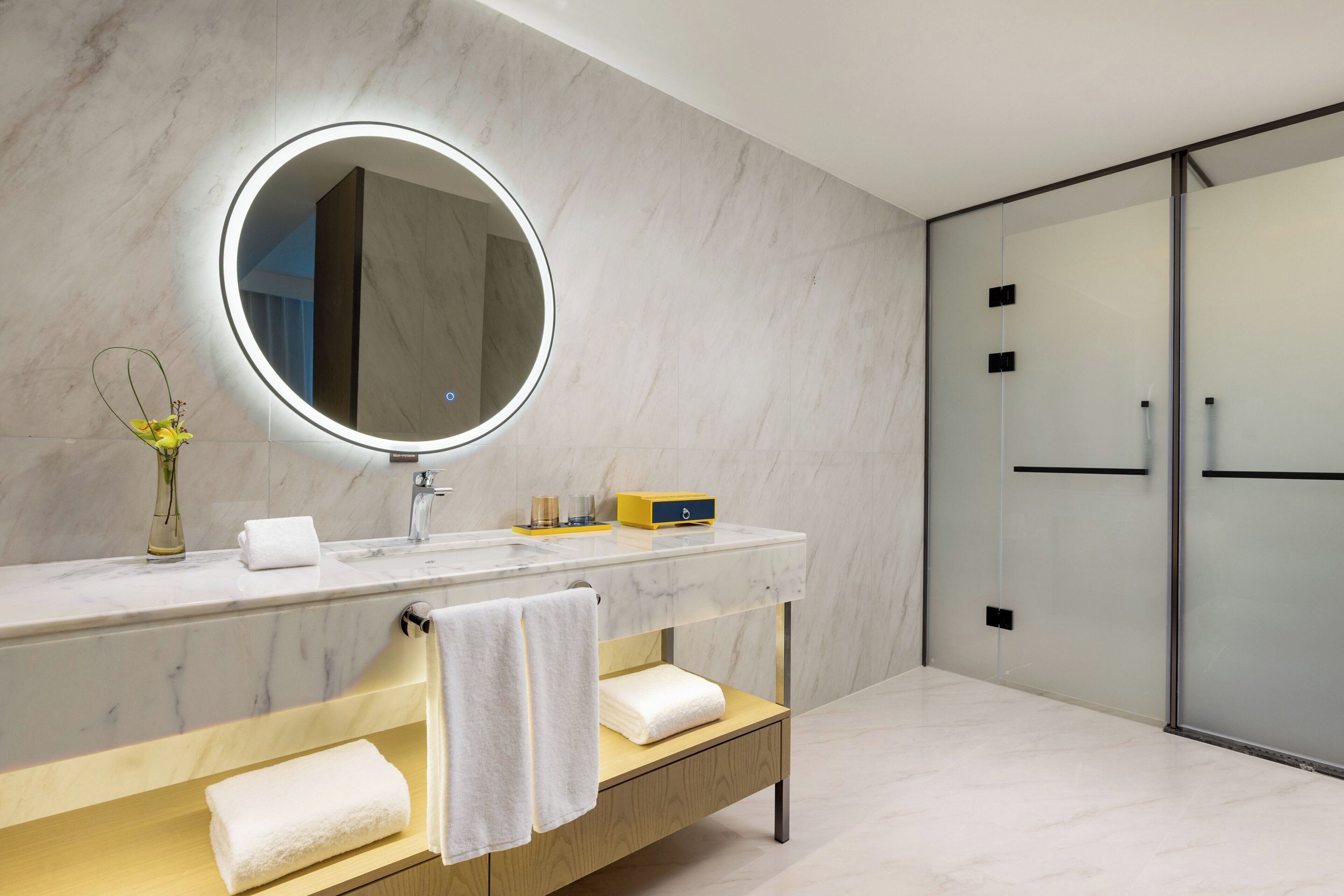 Shower, rainfall showerhead, free toiletries, hair dryer