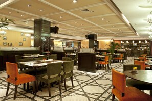 Café da manhã com buffet todos os dias mediante uma taxa