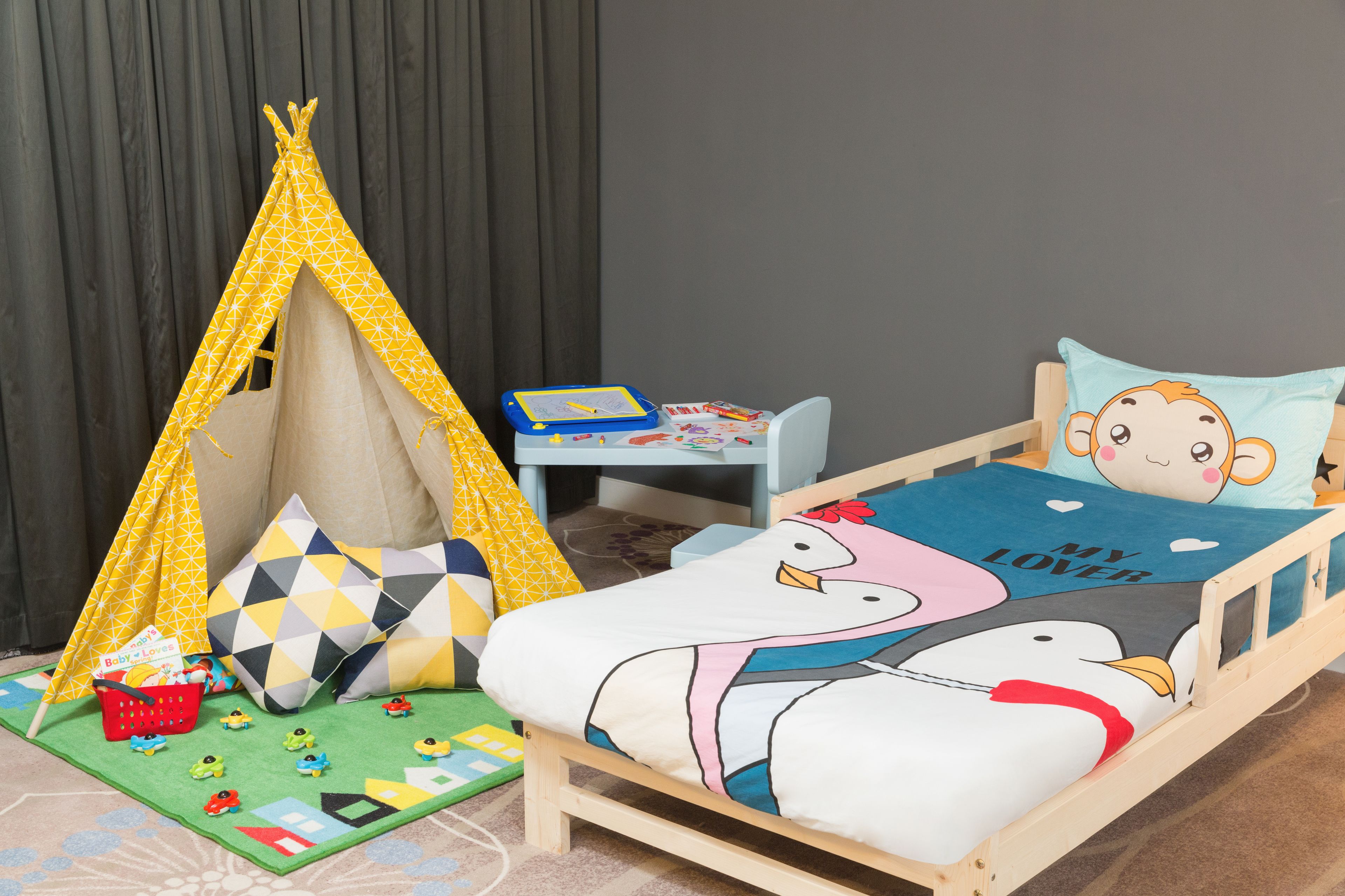 free minibar items, in-room safe, individually decorated, desk