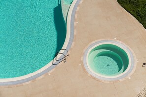 Seasonal outdoor pool, free pool cabanas, pool loungers - Delta Hotels by Marriott Olbia Sardinia (Olbia)