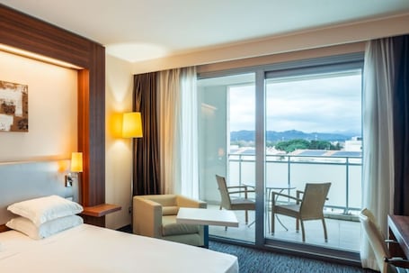 Superior Room, 1 King Bed, Balcony | Hypo-allergenic bedding, down comforters, minibar, in-room safe