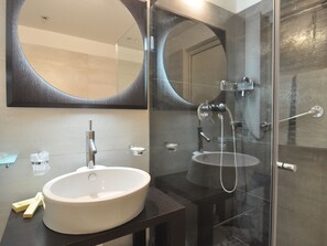 Free toiletries, hair dryer, slippers, bidet - Hotel La Bussola (Milazzo)
