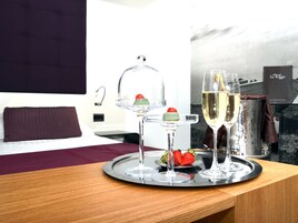 Premier Room, Sea View | Champagne service