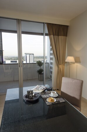 In-room dining - The Apartments Dubai World Trade Centre (Dubai)