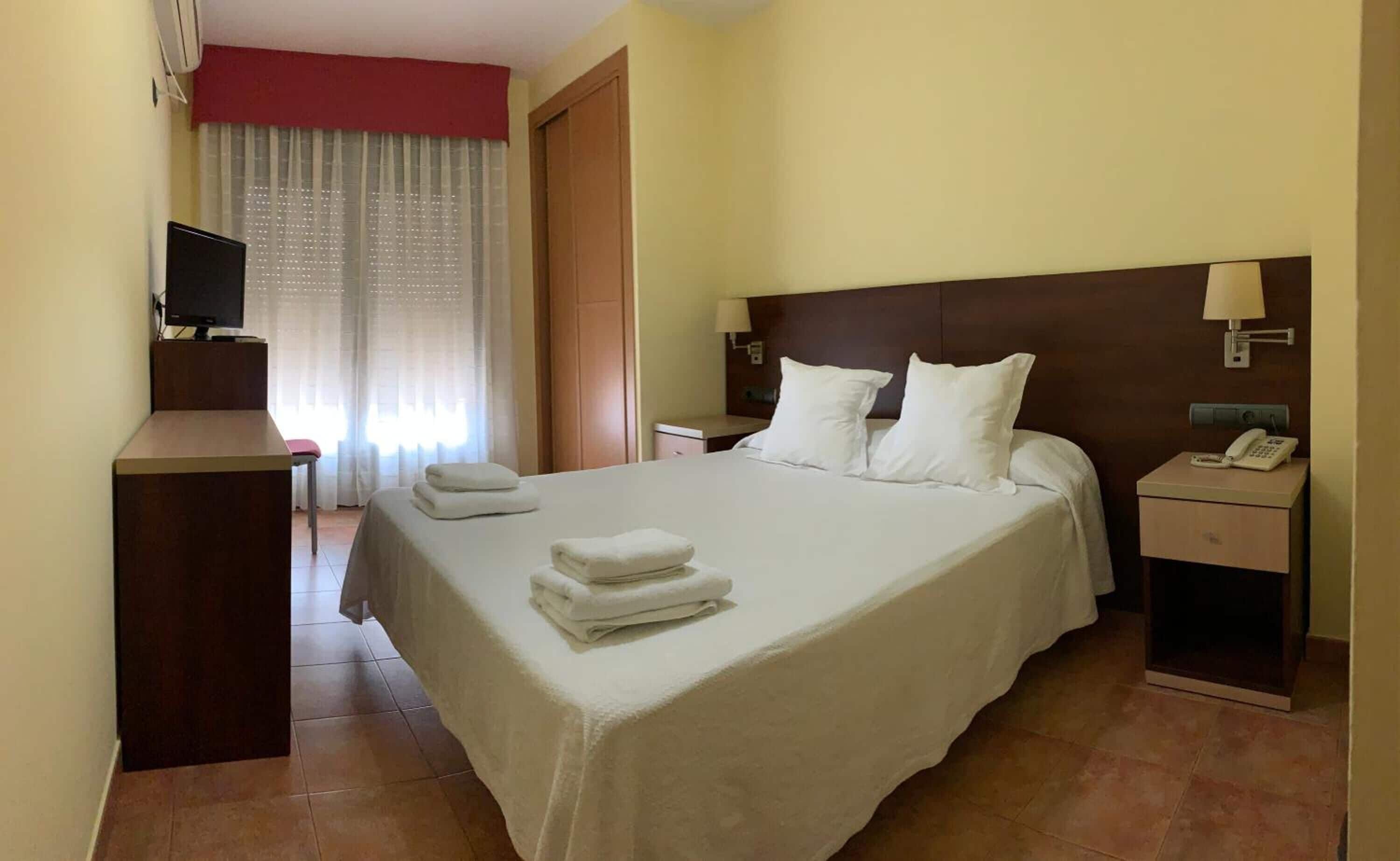 Escritorio, cunas (de pago), camas supletorias y wifi gratis