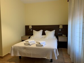 Double Room | Desk, cribs/infant beds, rollaway beds, free WiFi - Hostal Monasterio de Rueda (Sastago)