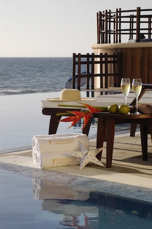 Outdoor pool, pool loungers