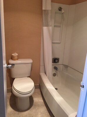 Combined shower/tub, free toiletries, hair dryer, towels - Villa West Inn (Odessa)
