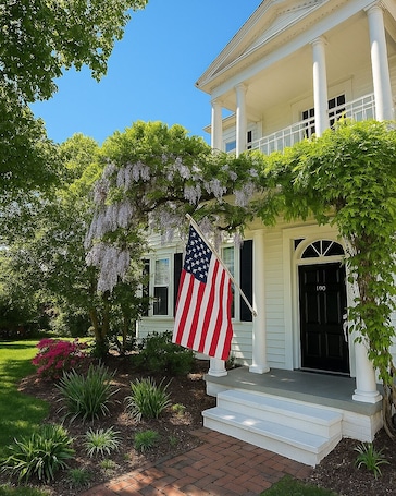 Exterior. ShoreWay Acres Inn & Cape Cod Lodging