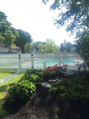 Piscine couverte, piscine extérieure (ouverte en saison)