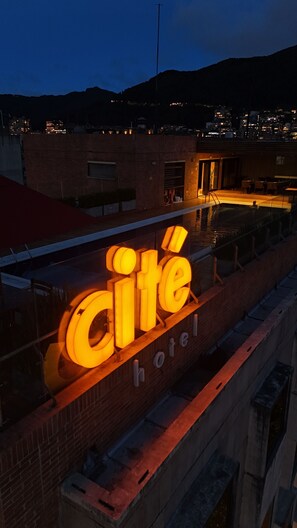 Front of property – evening/night - Cite Hotel (Bogotá)