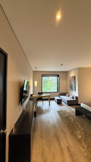 Premium Room, 1 King Bed | Premium bedding, pillowtop beds, minibar, in-room safe - Cite Hotel (Bogotá)