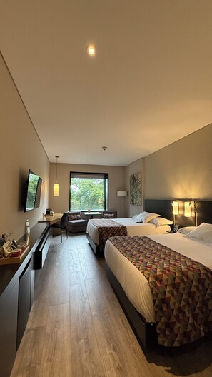 Standaard tweepersoonskamer, 2 queensize bedden | Luxe beddengoed, pillowtop-bedden, een minibar, een kluis op de kamer