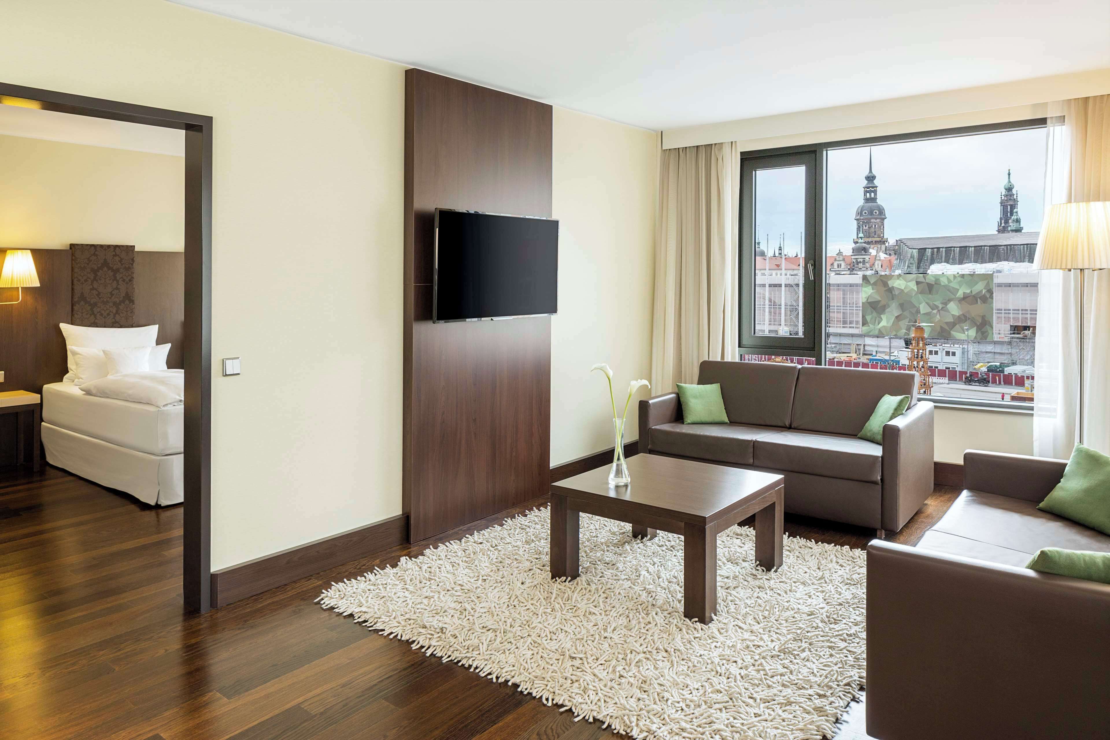 premium bedding, pillow-top beds, minibar, in-room safe