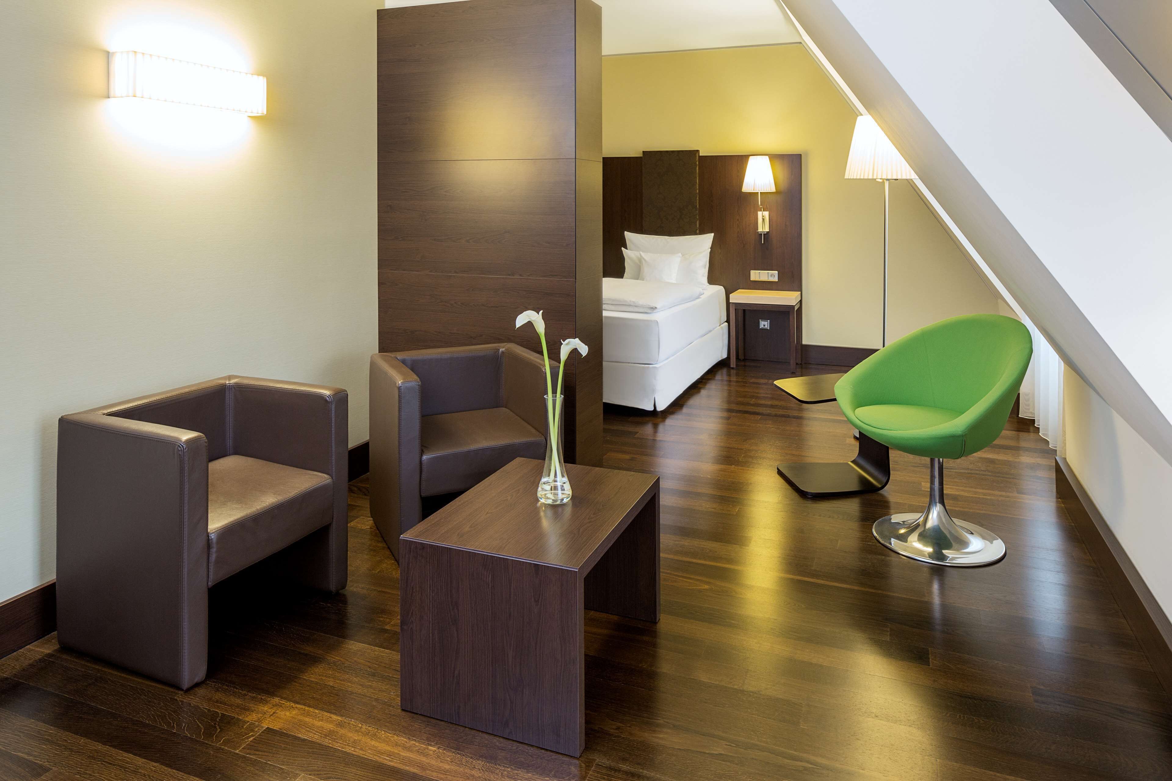 premium bedding, pillow-top beds, minibar, in-room safe