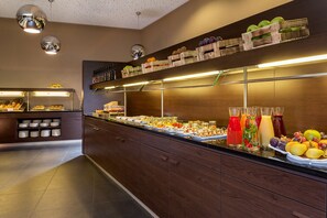 Tägliches Frühstücksbuffet gegen Gebühr