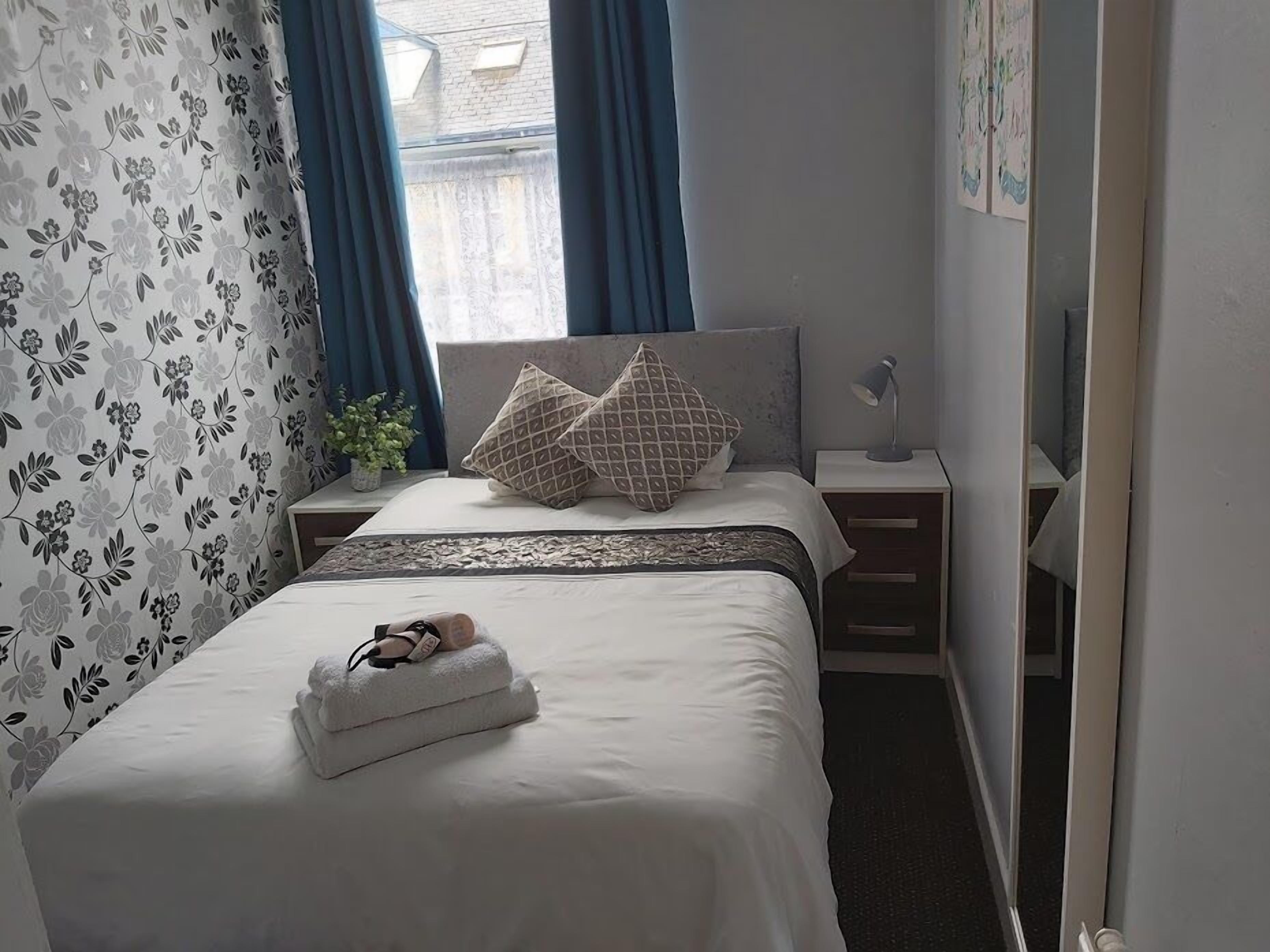 economy double room single use | individually decorated, individually furnished, iron/ironing board
