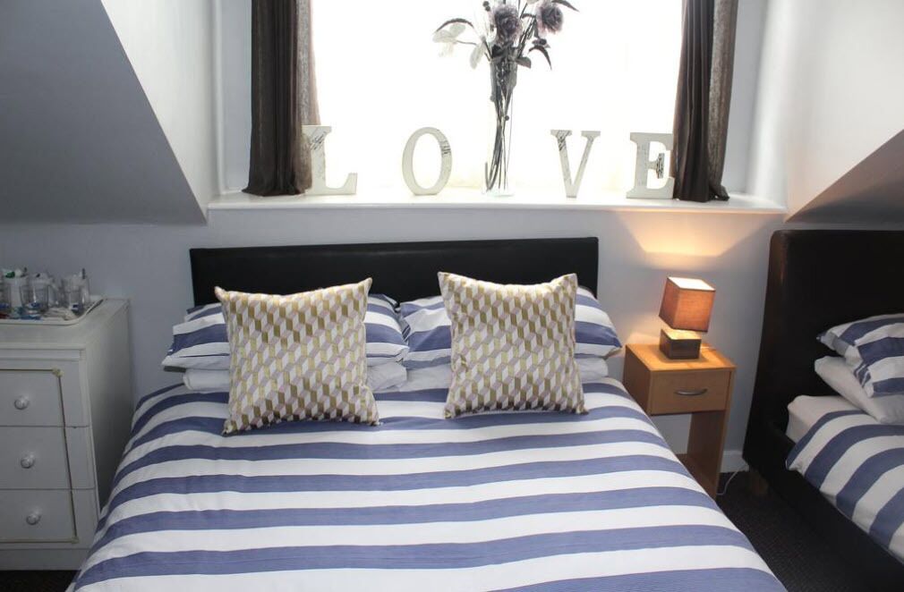 triple room | individually decorated, individually furnished, iron/ironing board