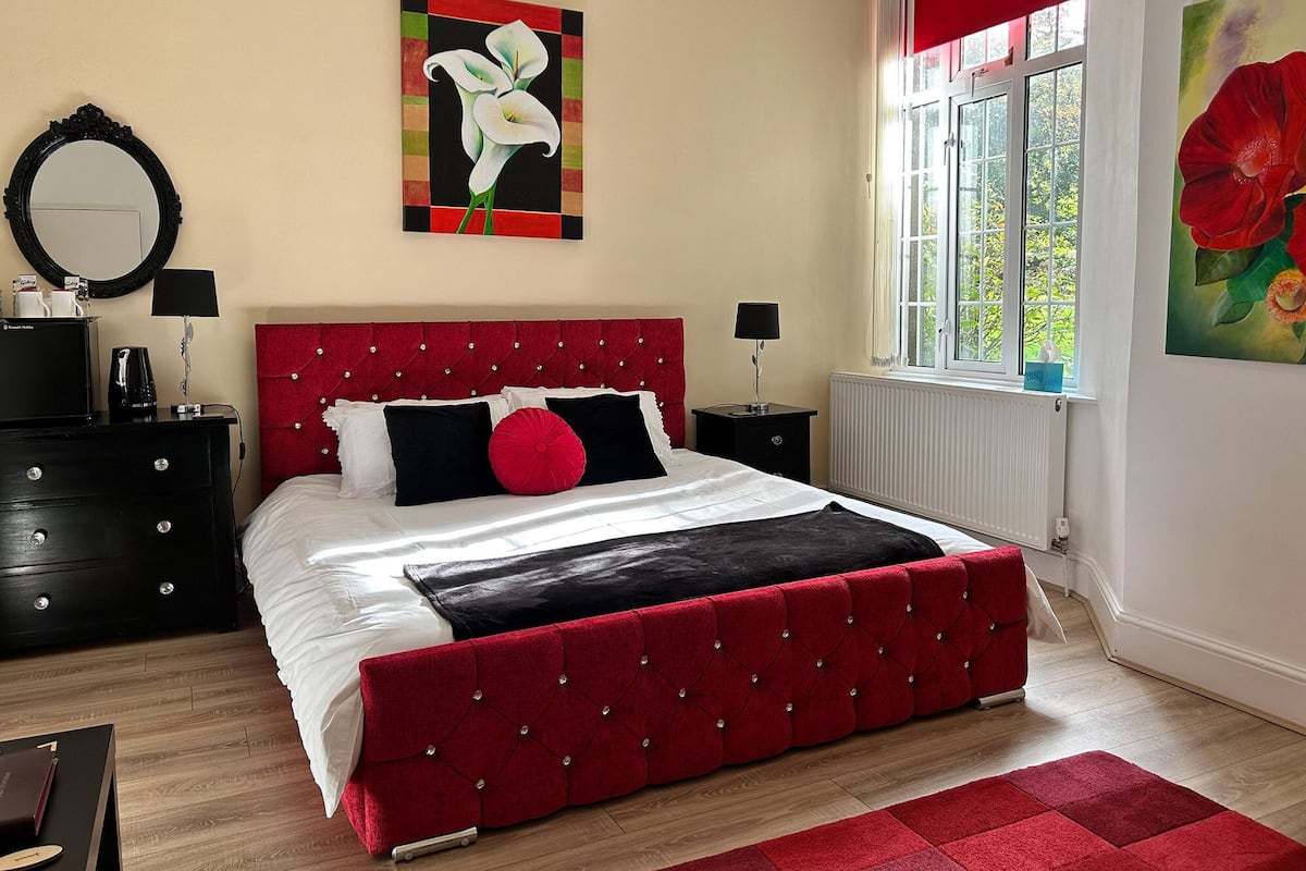 Superior King Room | Individually decorated, individually furnished, bed sheets