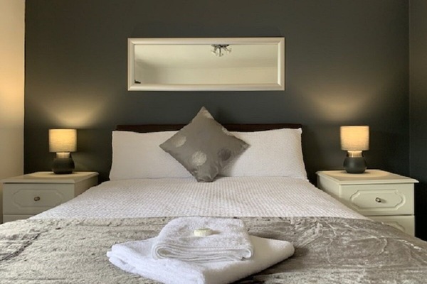 Standard Double Room, Ensuite | Desk, iron/ironing board, WiFi (free)