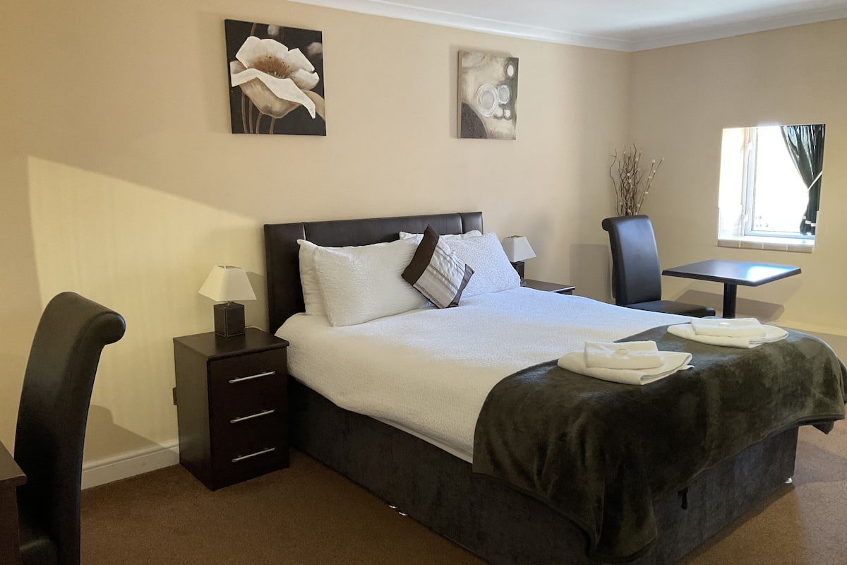King Room | Desk, iron/ironing board, free WiFi