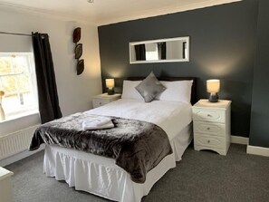 Standard Double Room, Ensuite | Desk, iron/ironing board, free WiFi - The Silverton Inn - B&B (Exeter)
