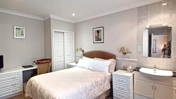 Double Room | Desk, laptop workspace, soundproofing, iron/ironing board