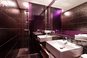 Shower, free toiletries, hair dryer, towels - Citiz Hotel (Toulouse)
