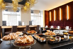 Daily buffet breakfast for a fee - Citiz Hotel (Toulouse)