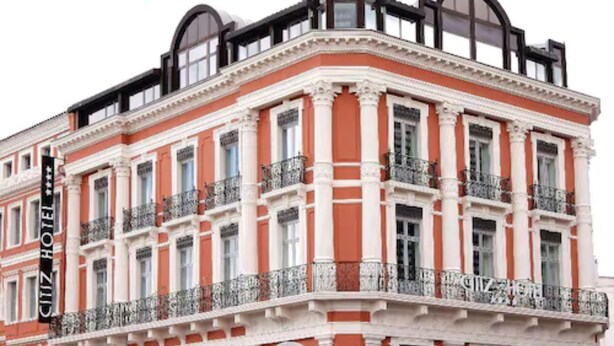 A multi-story hotel with a classic architectural style, featuring balconies with ornate railings and large windows. - Citiz Hotel (Toulouse)