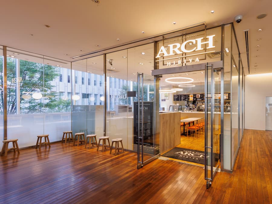 Phục vụ bữa sáng và bữa trưa