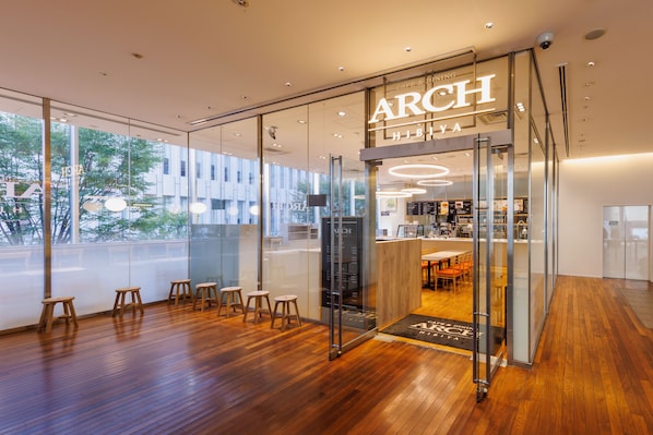 Breakfast and lunch served