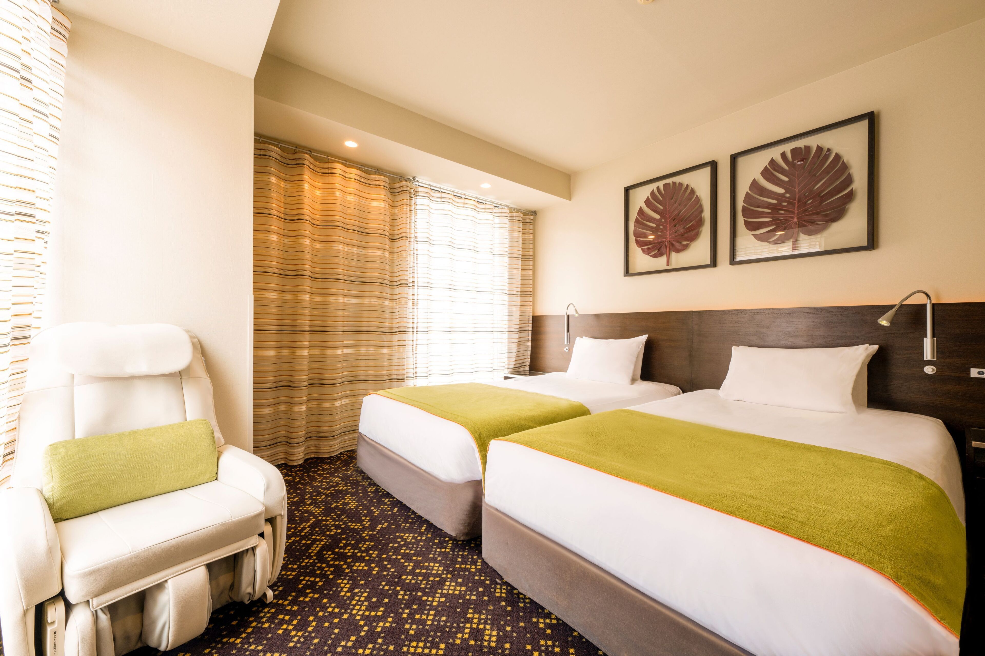 twin room - non-smoking | in-room safe, desk, free wifi, bed sheets