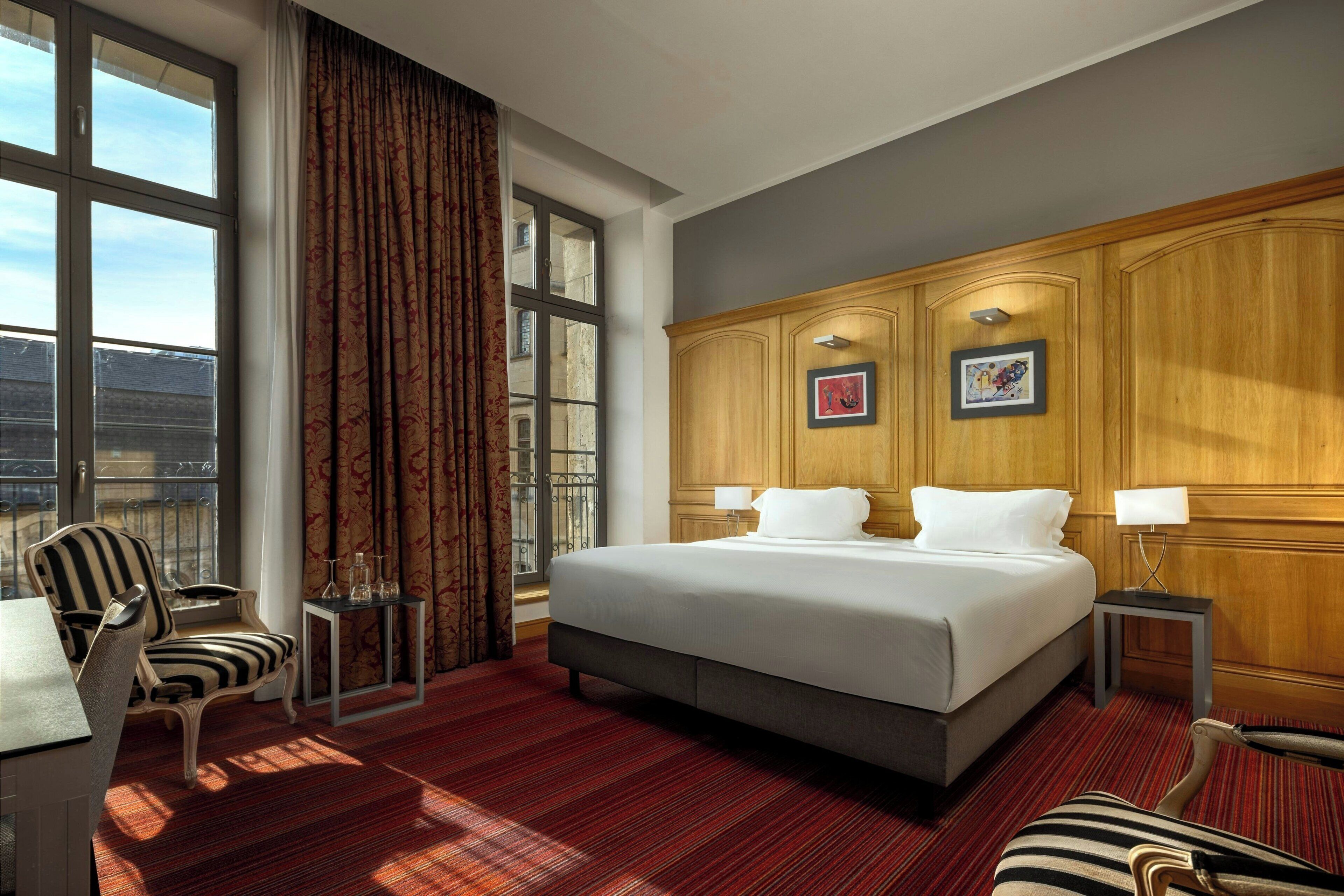 minibar, in-room safe, individually decorated, individually furnished