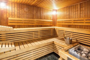Sauna, hot tub, steam room, Turkish bath/hammam, body treatments