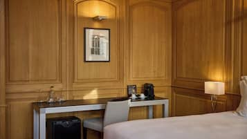 Een minibar, een kluis op de kamer, individueel gedecoreerd