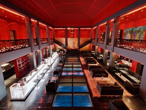 Cocktailbar, Blick auf den Pool, täglich geöffnet