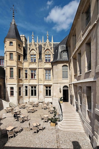 Hotel de Bourgtheroulde, Autograph Collection