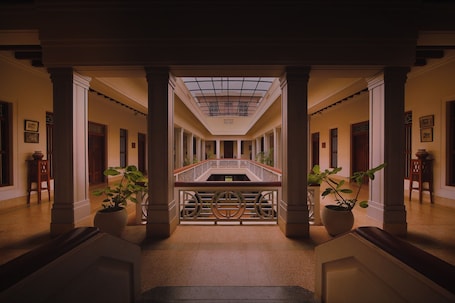 Interior. Visalam- Cgh Earth