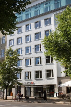 Exterior - Meininger Hotel Berlin Mitte Humboldthaus (Berlin)